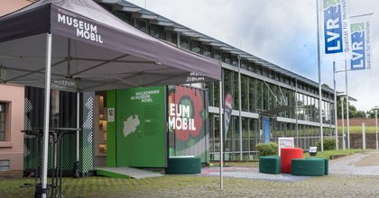 Der MuseumMobil-Container vor dem LVR-Niederrheinmuseum Wesel.