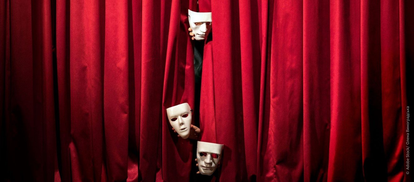 Theatervorhang mit Masken